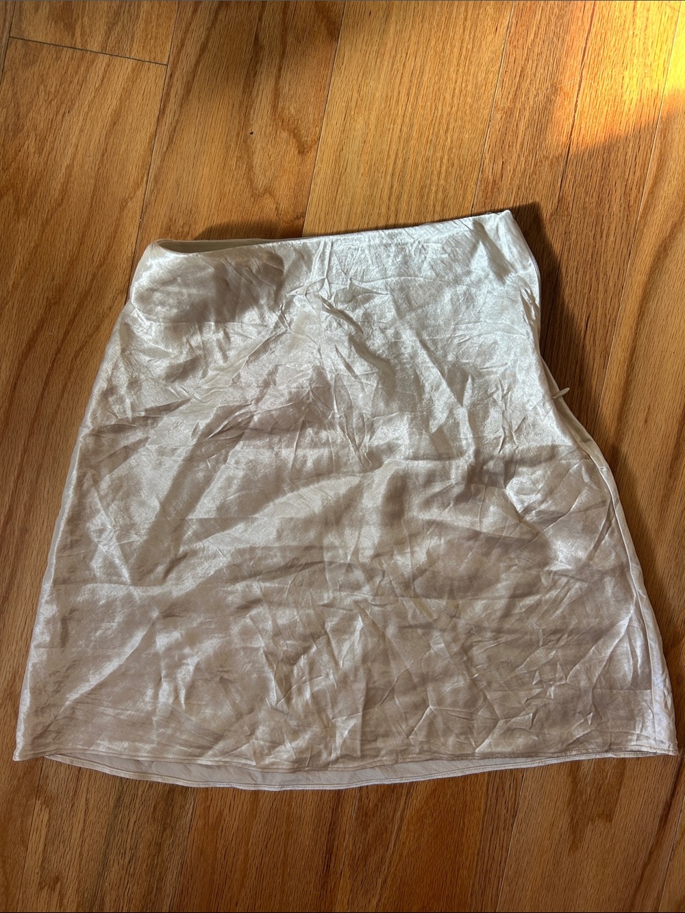 Aritzia Women’s White Satin A-Line Skirt
